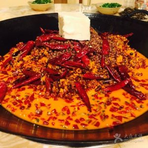 火鍋底料廠，冬季吃火鍋帶來的不止是美食也是養(yǎng)生