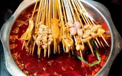 重慶串串香美味秘訣何在？批發(fā)為何重要？