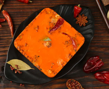 品味重慶經(jīng)典，老火鍋紅油底料入口那一刻，辣香四溢，你嘗過嗎？