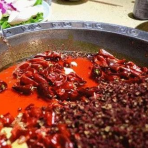 探訪火鍋底料廠：獨特配方魅力何在？